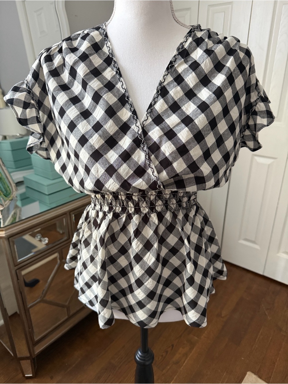 Max Studio Black & White Gingham V-Neck Smocked Waist Top Small ❤️❤️❤️